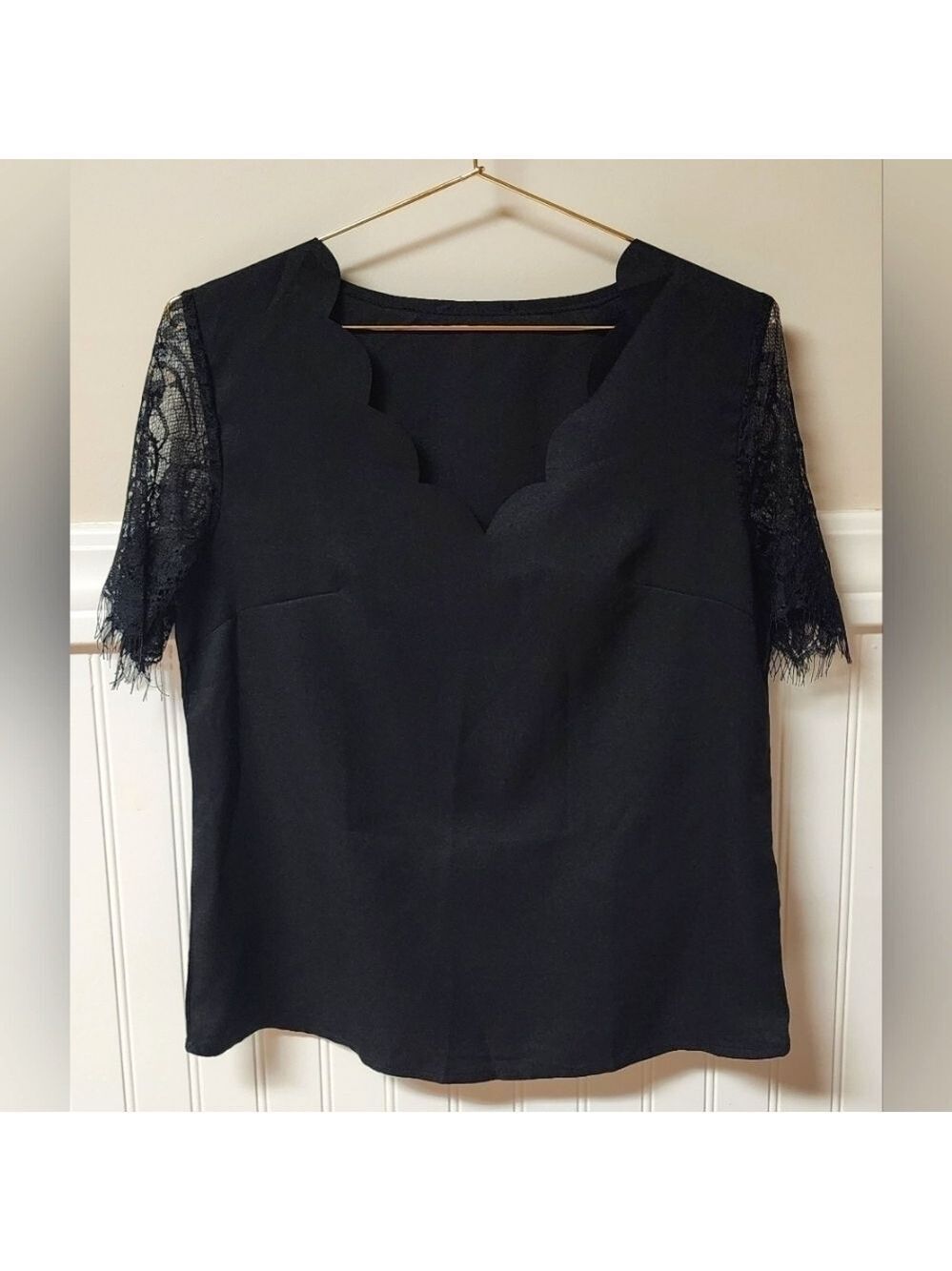Scallop V-neck Lace Sleeve Black Top Small - New Without Tags - Picture 2 of 8